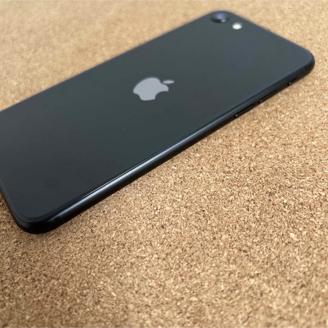 iPhone(アイフォーン)の329 電池最良好 iPhoneSE2 第2世代 64GB SIMフリー スマホ/家電/カメラのスマートフォン/携帯電話(スマートフォン本体)の商品写真