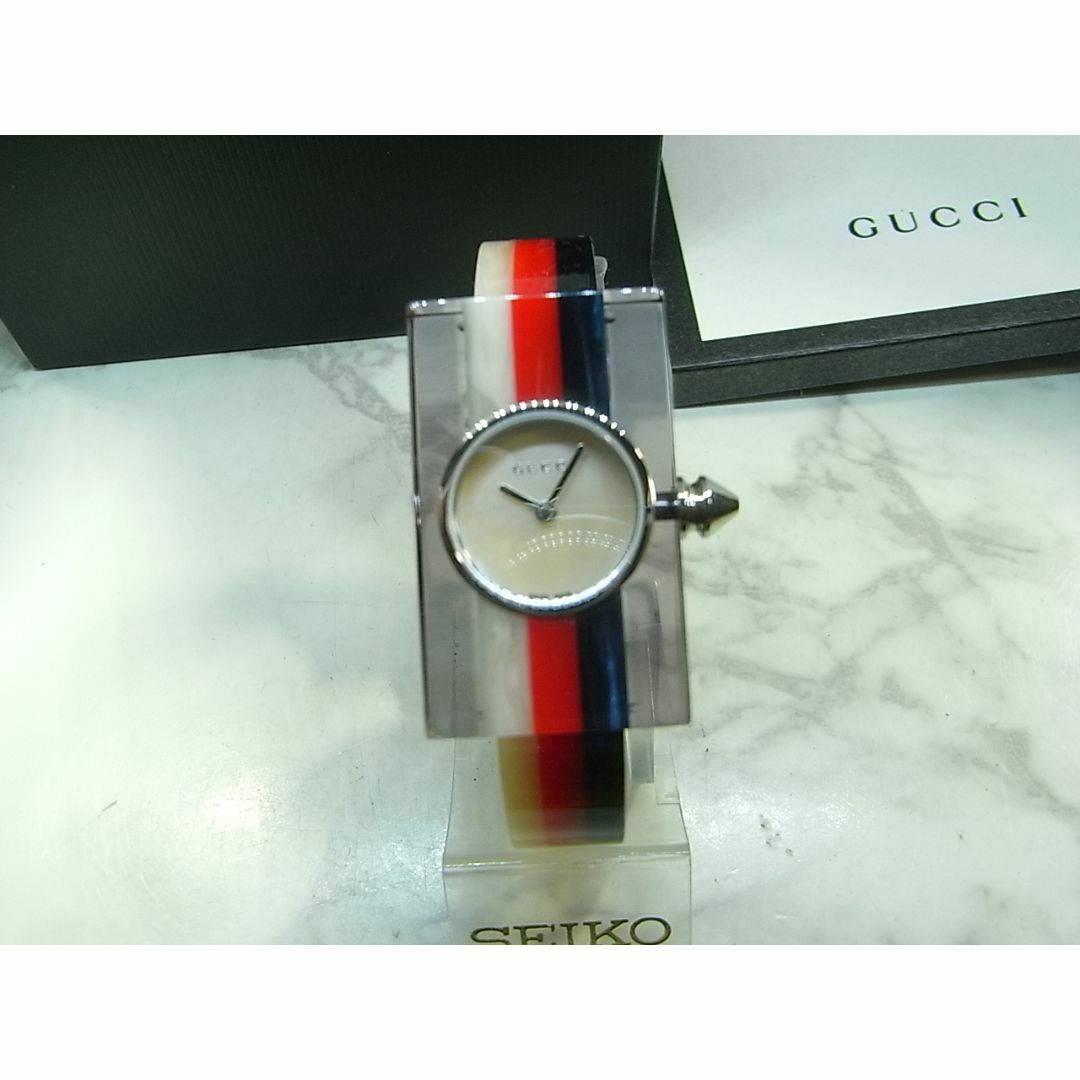 Gucci(グッチ)の未使用品　グッチ　GUCCI　バングル　タイプ　レディース　ウォッチ　箱付き レディースのファッション小物(腕時計)の商品写真