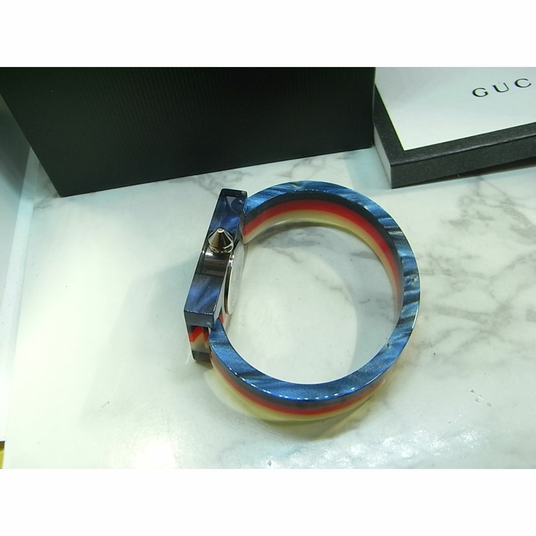Gucci(グッチ)の未使用品　グッチ　GUCCI　バングル　タイプ　レディース　ウォッチ　箱付き レディースのファッション小物(腕時計)の商品写真