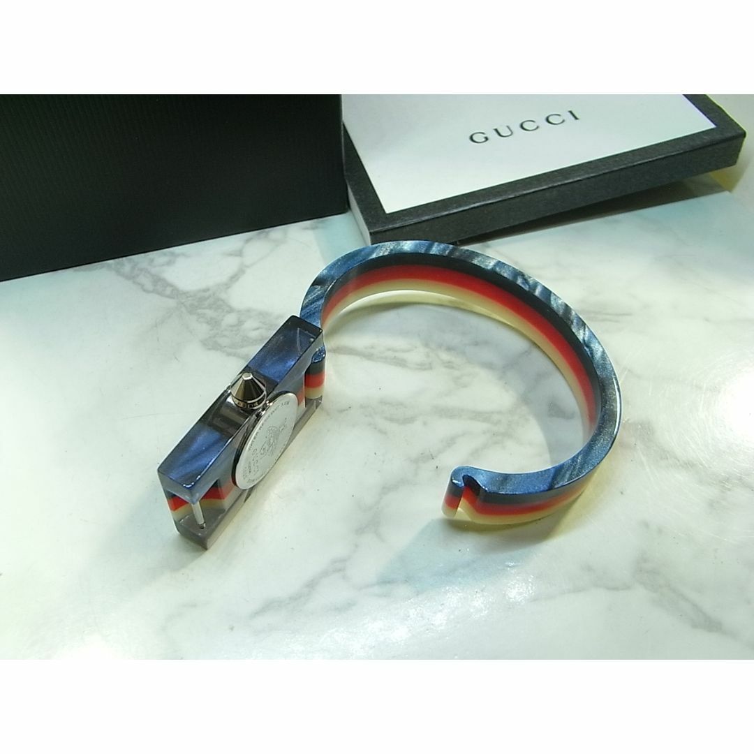 Gucci(グッチ)の未使用品　グッチ　GUCCI　バングル　タイプ　レディース　ウォッチ　箱付き レディースのファッション小物(腕時計)の商品写真