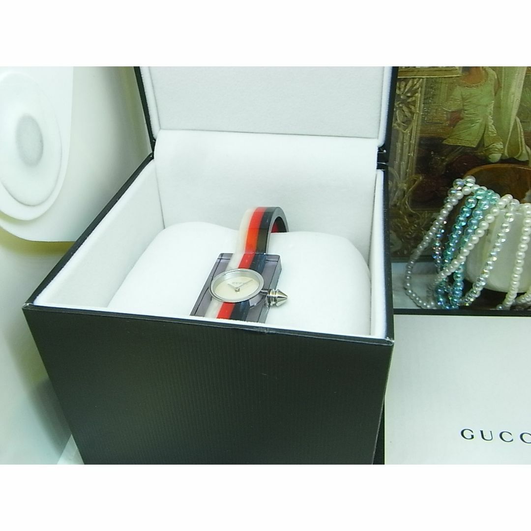 Gucci(グッチ)の未使用品　グッチ　GUCCI　バングル　タイプ　レディース　ウォッチ　箱付き レディースのファッション小物(腕時計)の商品写真