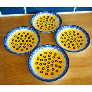 フランフラン(Francfranc)の【新品】黄色　ポタリー風食器4枚セット  平皿  取り皿  花柄(食器)