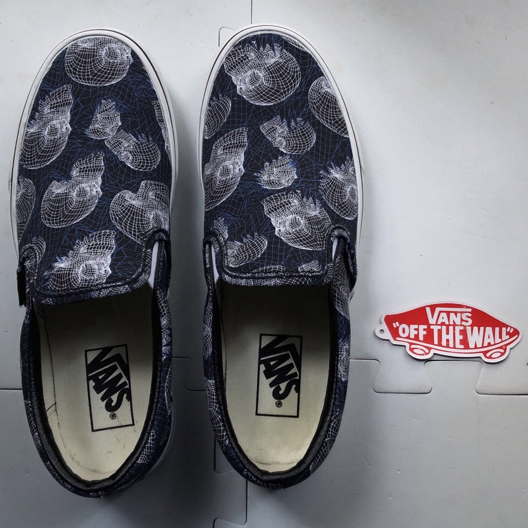 VANS VAULT(バンズボルト)のバンズ　VANS スリッポン　コラボ　ブルー　ホワイト　ドクロ　骸骨　25.0 メンズの靴/シューズ(スリッポン/モカシン)の商品写真