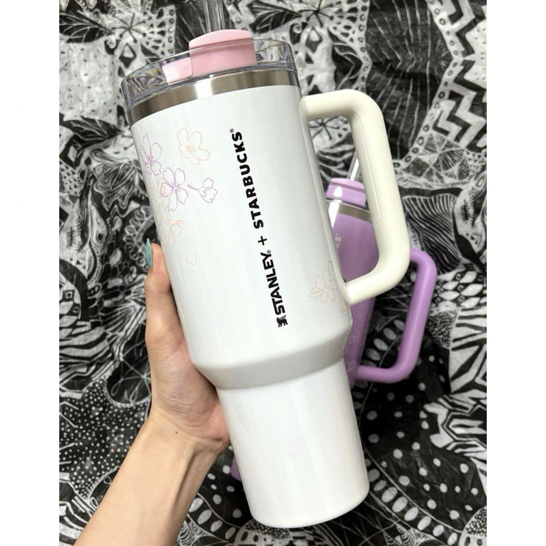 Starbucks(スターバックス)のレア　海外限定　スターバックス　stanley  40oz  さくら　タンブラー インテリア/住まい/日用品のキッチン/食器(タンブラー)の商品写真