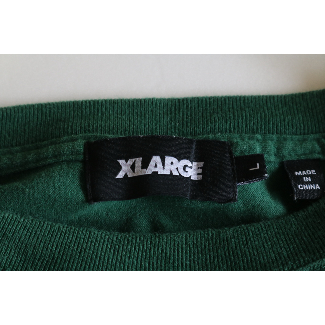 XLARGE(エクストララージ)の【XLARGE】長袖Tシャツ　正面文字ロゴ　背面キャラロゴ　カーキ　L★ メンズのトップス(Tシャツ/カットソー(七分/長袖))の商品写真