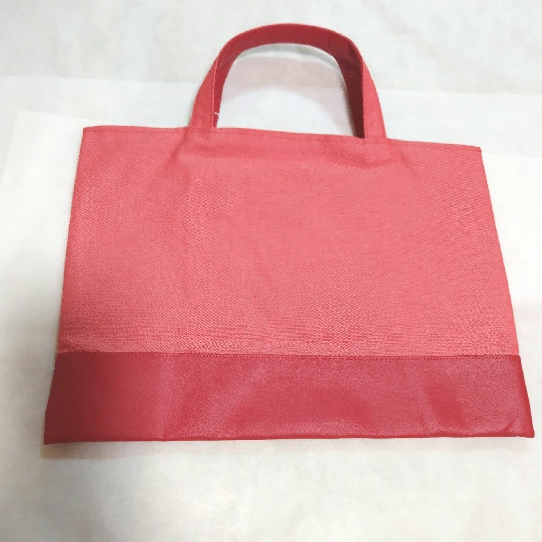 familiar(ファミリア)のファミリア　ブック入れ　デニムバッグ　2024年春夏　最新柄　新品　赤 レディースのバッグ(トートバッグ)の商品写真