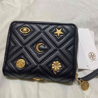 トリーバーチ(Tory Burch)の未使用トリーバーチ♦︎フレミングチャーム二つ折り財布 ブラック メタルチャーム(財布)