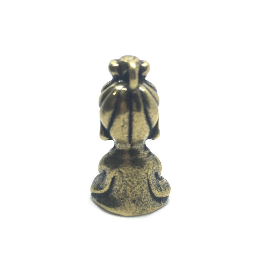 真鍮製　女性仏像キーホルダー レディースのファッション小物(キーホルダー)の商品写真