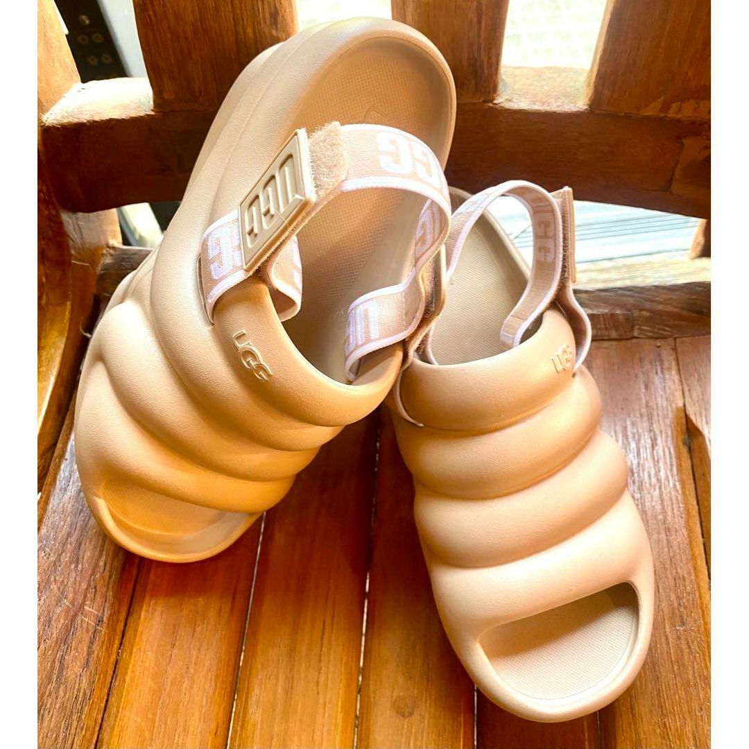 UGG(アグ)の展示品✨激可愛い✨24cm✨UGG✨Aww Yeah✨アー イヤー✨厚底 レディースの靴/シューズ(サンダル)の商品写真