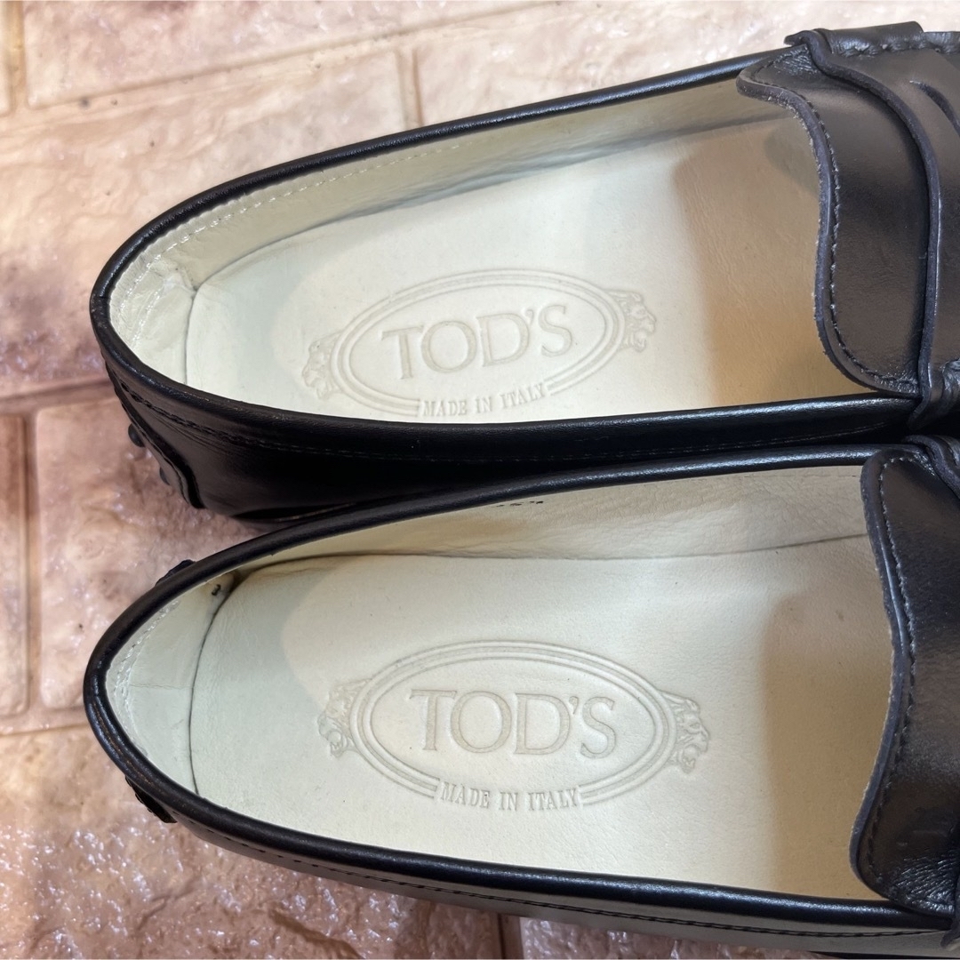 TOD'S(トッズ)の極美品　トッズ　レザー　コインローファー　22.5cm レディースの靴/シューズ(ローファー/革靴)の商品写真