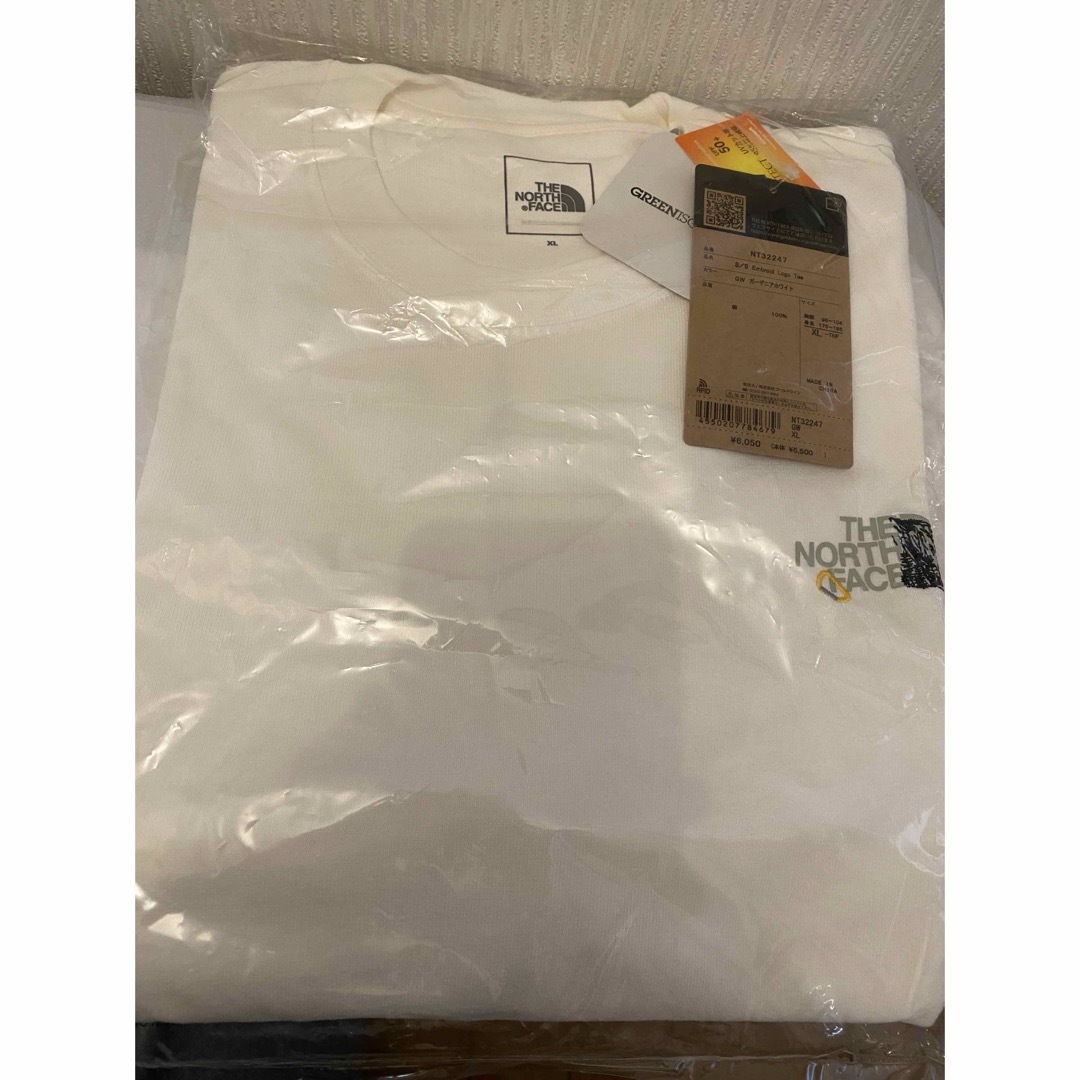 THE NORTH FACE(ザノースフェイス)のノースフェイス　エンブロイド ロゴ ティー　nt32247 GW ホワイト　XL メンズのトップス(Tシャツ/カットソー(半袖/袖なし))の商品写真