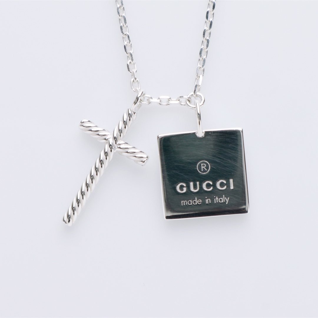 Gucci(グッチ)の美品 GUCCI グッチ プレート クロス  925 2チャーム ネックレス レディースのアクセサリー(ネックレス)の商品写真