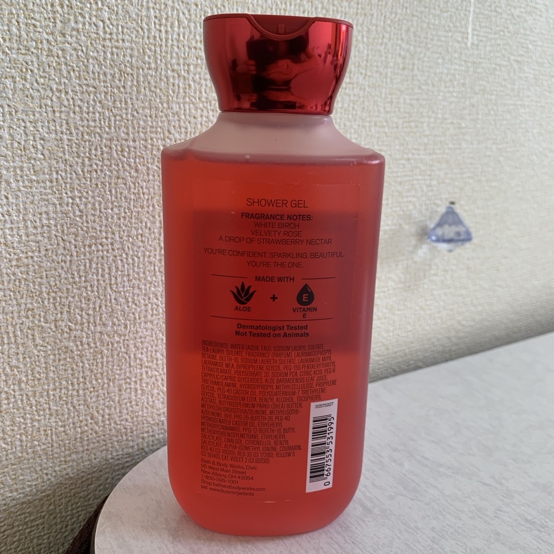 Bath & Body Works(バスアンドボディーワークス)の【新品未使用】バス&ボディーワークス ユーアーザワン シャワージェル 295ml コスメ/美容のボディケア(バスグッズ)の商品写真