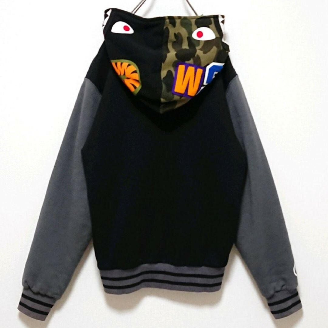 A BATHING APE(アベイシングエイプ)の希少モデル アベイシングエイプ  裏地 キルティング シャーク ジップ パーカー メンズのトップス(パーカー)の商品写真