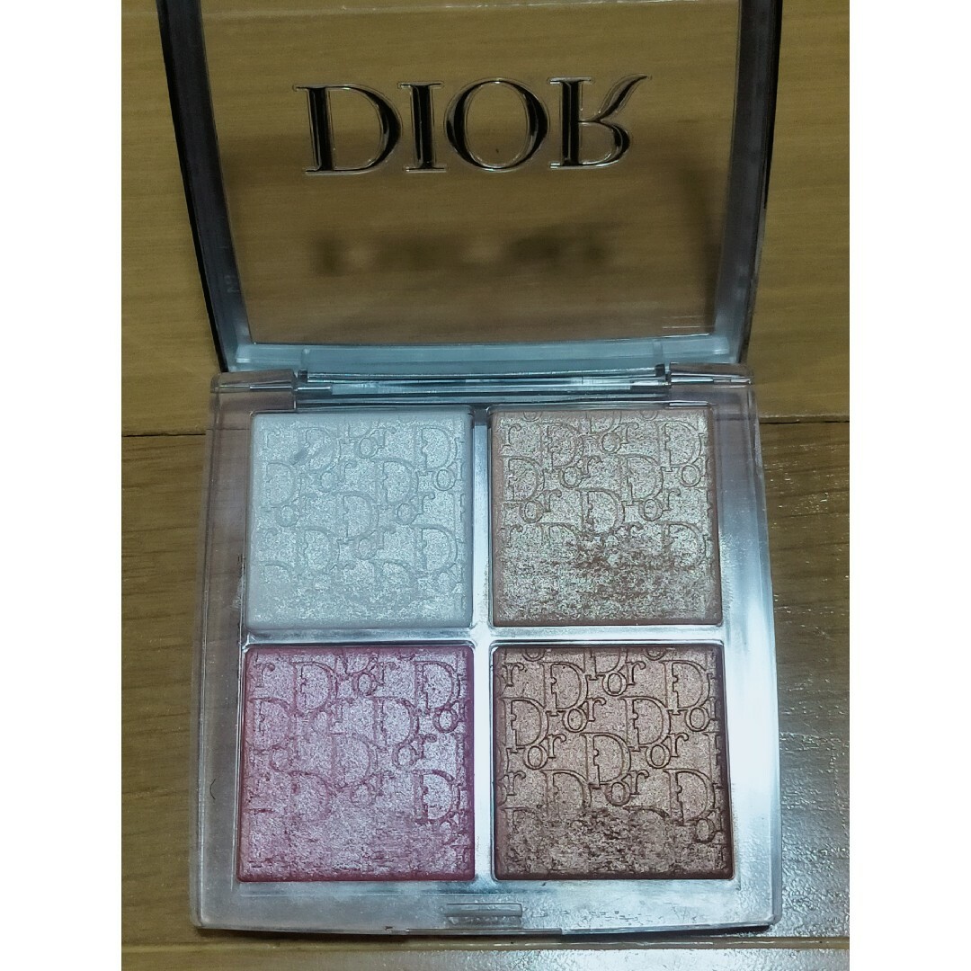 Dior(ディオール)のDIOR バックステージフェイスグロウパレット 001 コスメ/美容のベースメイク/化粧品(フェイスカラー)の商品写真