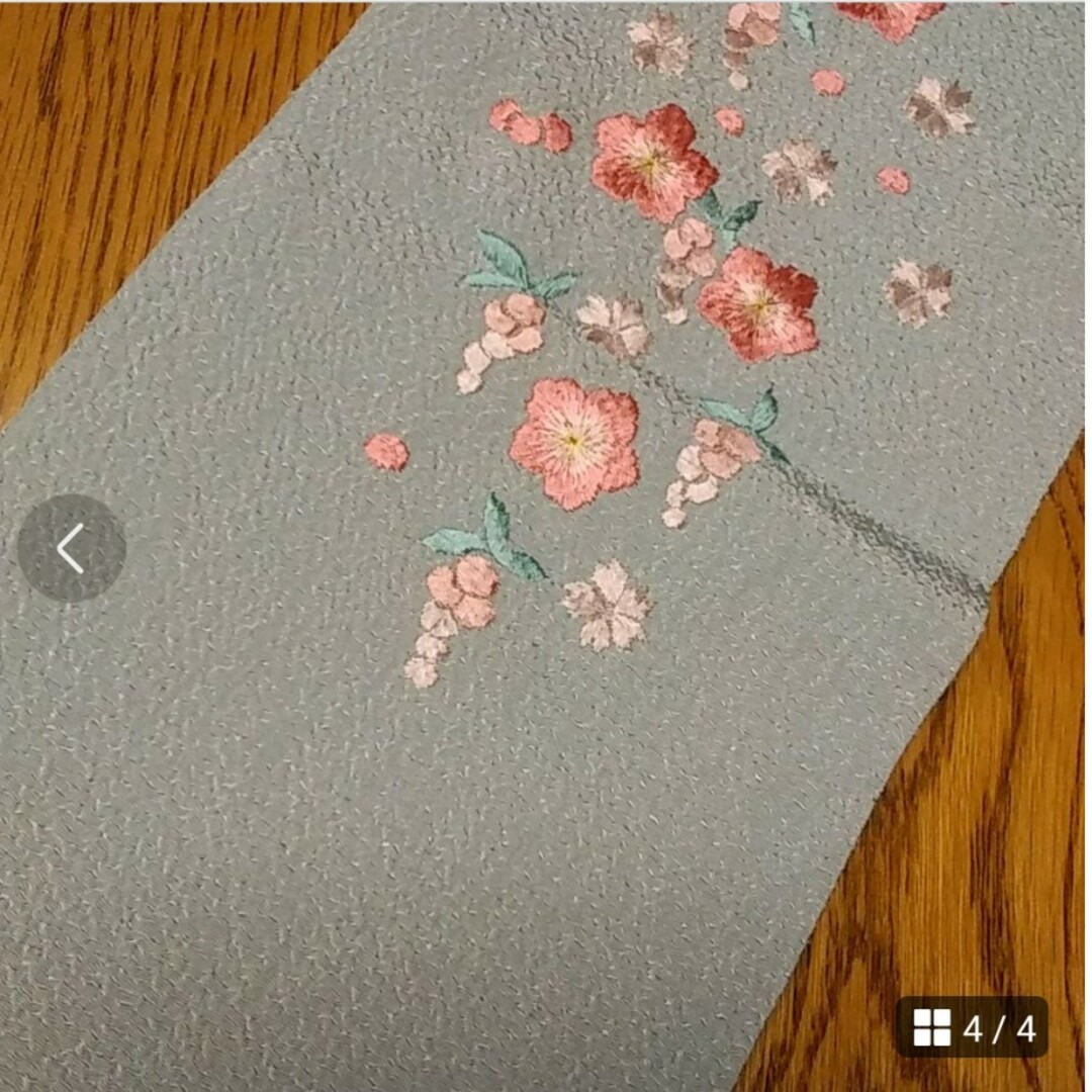 半襟　刺繍　落ち着いた水色 レディースの水着/浴衣(和装小物)の商品写真