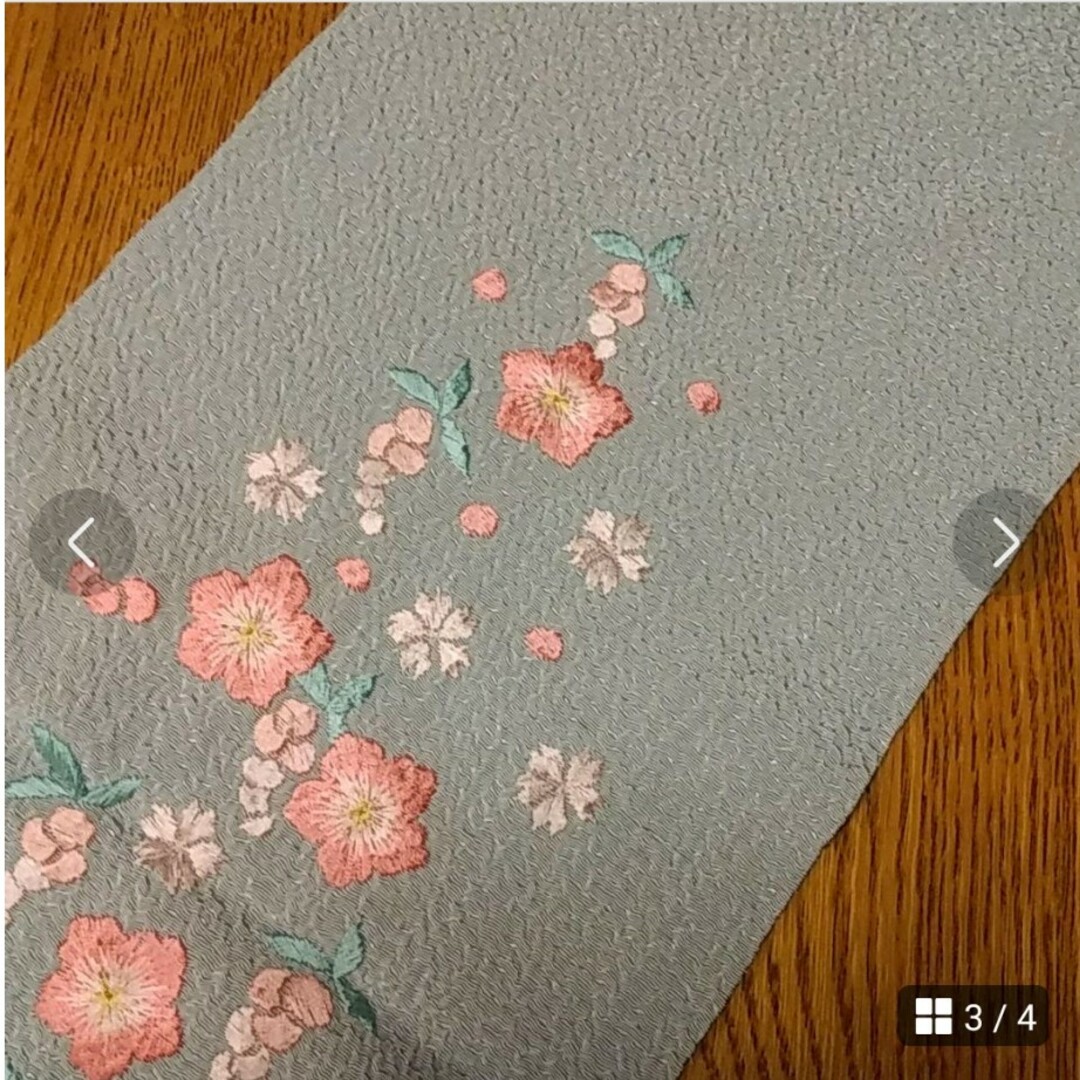 半襟　刺繍　落ち着いた水色 レディースの水着/浴衣(和装小物)の商品写真