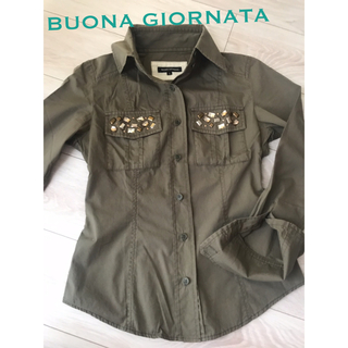 ボナジョルナータ(BUONA GIORNATA)のボナジョルナータ ビジューカーキシャツ(シャツ/ブラウス(長袖/七分))