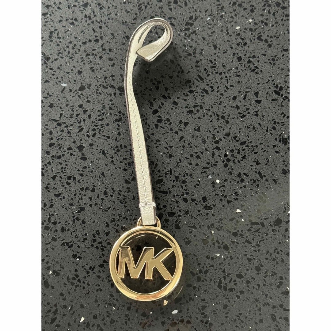 Michael Kors(マイケルコース)のマイケルコース  チャーム　カバン　ゴールド　MK その他のその他(その他)の商品写真