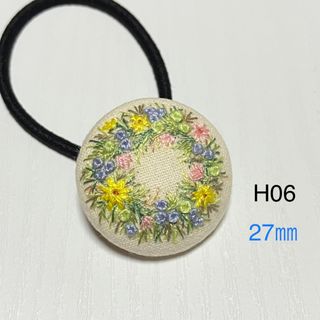 【H06】フラワーリース刺繍ヘアゴム くるみボタン ハンドメイド 花 白(ヘアゴム/シュシュ)