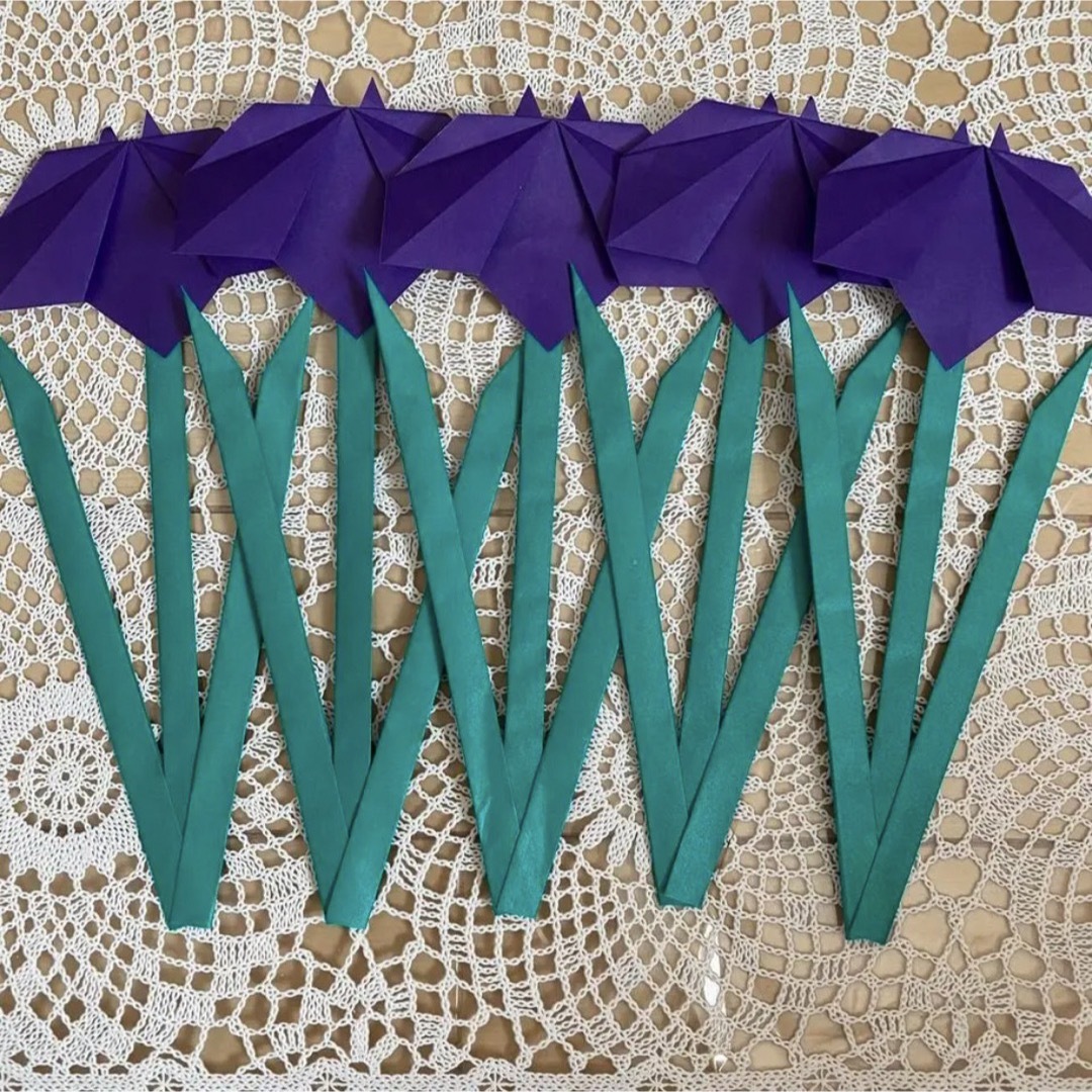 折り紙　菖蒲　しょうぶ　大　紫色　壁面飾り　施設　病院　保育園 ハンドメイドのフラワー/ガーデン(その他)の商品写真