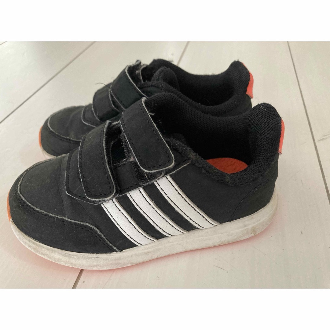 adidas(アディダス)のadidasスニーカー　15センチ キッズ/ベビー/マタニティのキッズ靴/シューズ(15cm~)(スニーカー)の商品写真