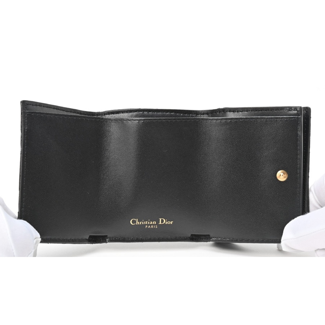 ディオール / DIOR   カロ コンパクト ウォレット/三つ折り財布   S5030UWHC　カナージュ カーフスキン　ブラック 　【中古】 商品番号 S-155526 レディースのファッション小物(財布)の商品写真