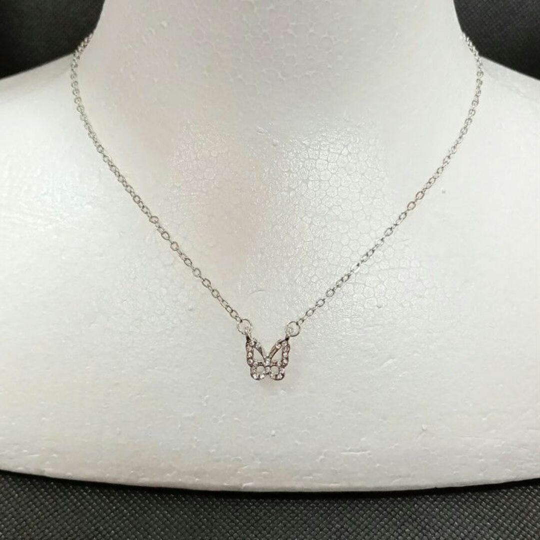 蝶　ネックレス　バタフライ　レディース　シルバー　キラキラ レディースのアクセサリー(ネックレス)の商品写真