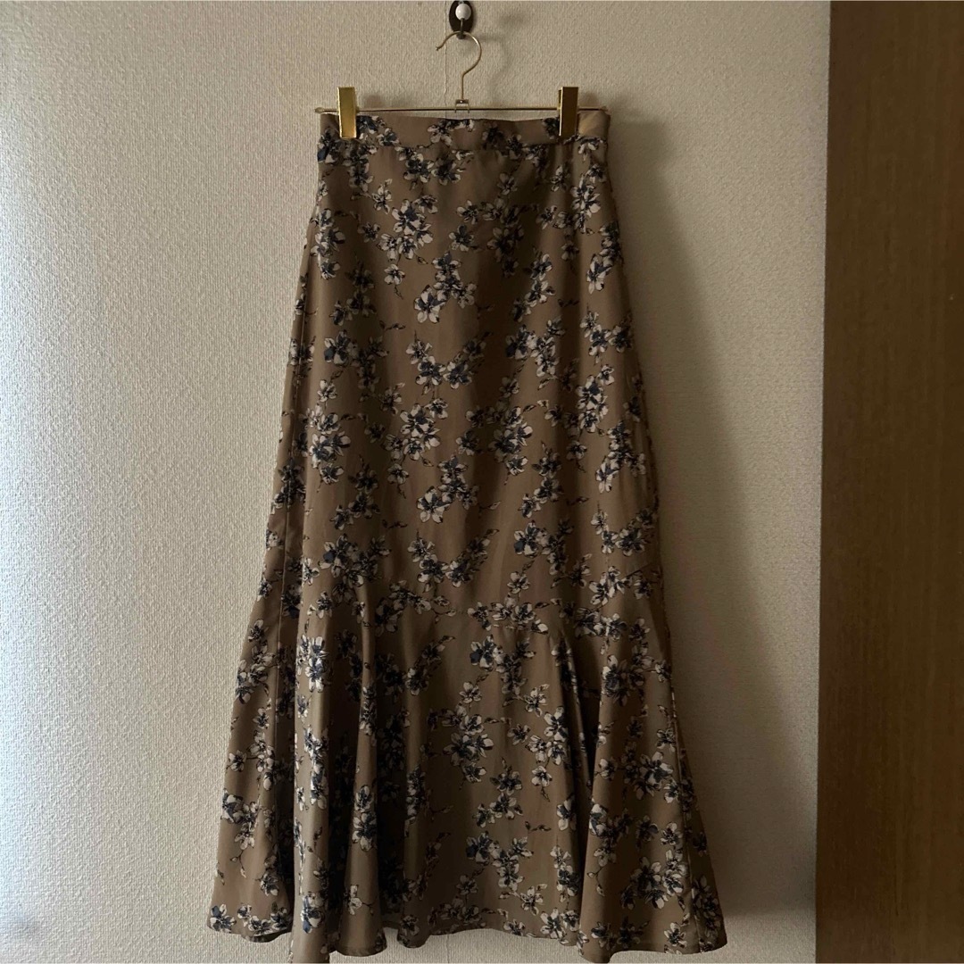 マーメイドスカート★2枚SET デニムカラー×花柄　ロングスカート レディースのスカート(ロングスカート)の商品写真