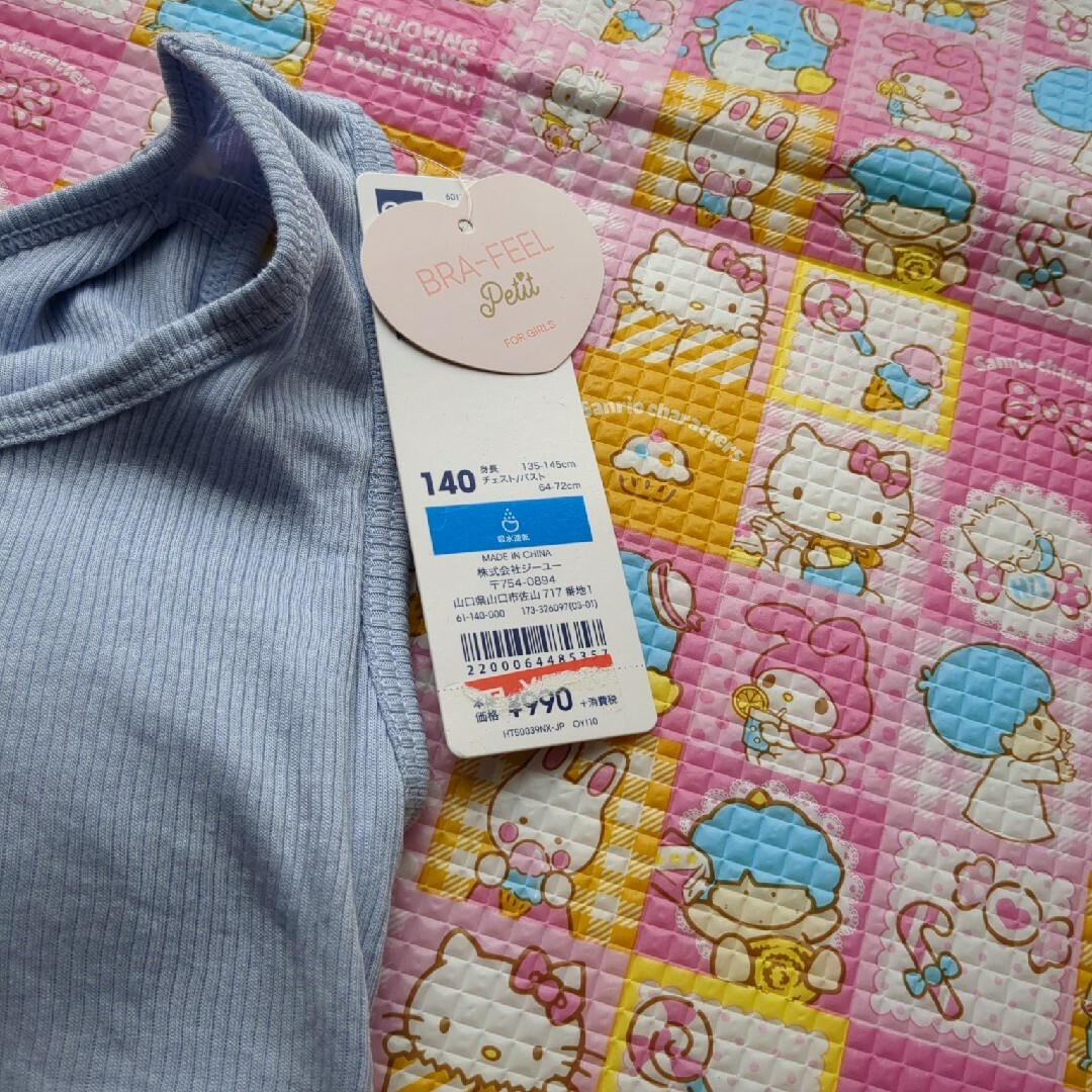 GU(ジーユー)のブラフィール　ジーユー　少し色褪せあり　140 キッズ/ベビー/マタニティのキッズ服女の子用(90cm~)(Tシャツ/カットソー)の商品写真