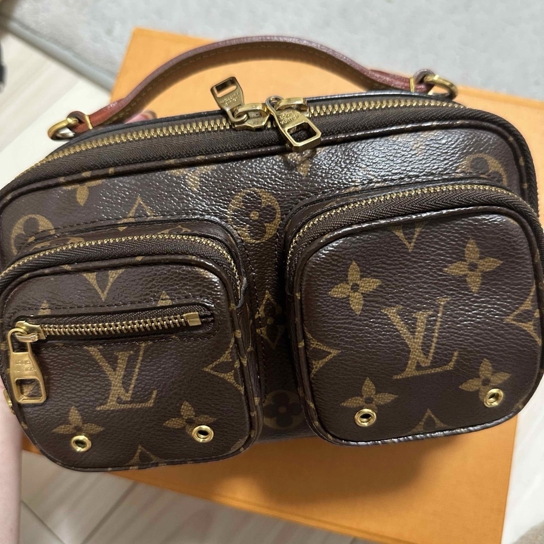 LOUIS VUITTON(ルイヴィトン)のLOUIS VUITTON ユーティリティ・クロスボディ ショルダー ヴィトン レディースのバッグ(ショルダーバッグ)の商品写真