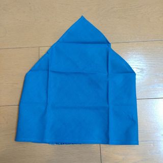 ハンドメイド　大人用三角巾　青　無地(キッチン小物)