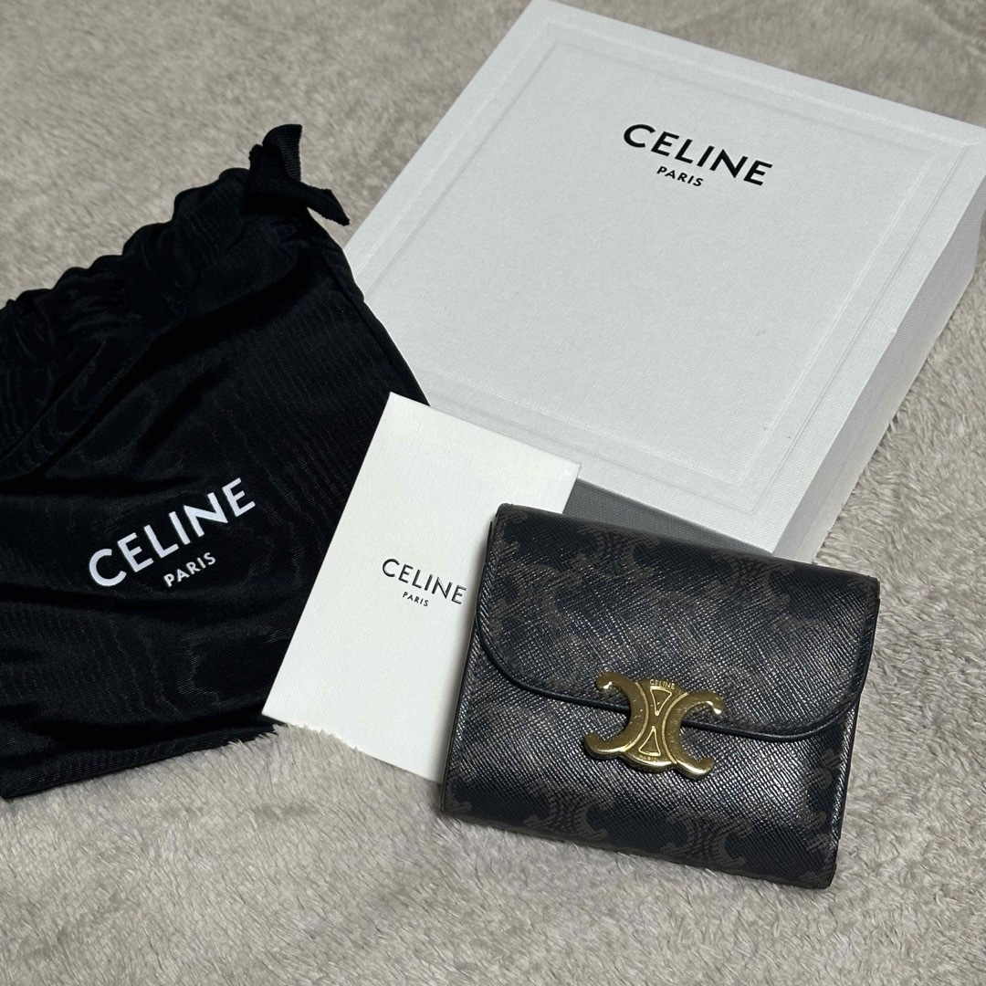 celine(セリーヌ)のセリーヌ　トリオンフ　タン　三つ折り財布 レディースのファッション小物(財布)の商品写真