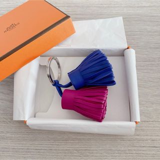 エルメス(Hermes)の新品★エルメス カルメンウノドス ローズパープル＆ブルーエレクトリック(キーホルダー)