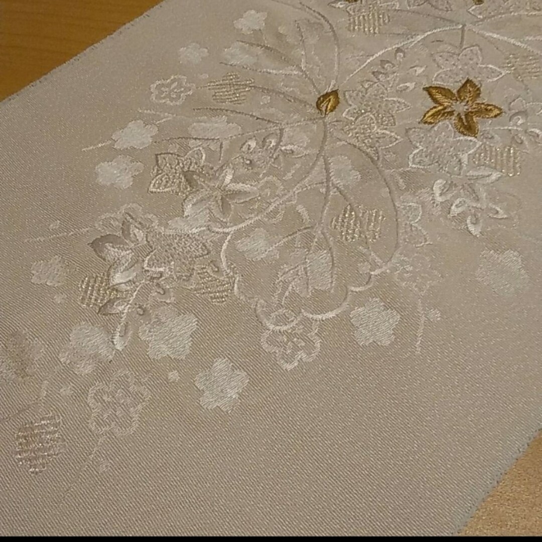 半襟　正絹　刺繍　白 レディースの水着/浴衣(和装小物)の商品写真