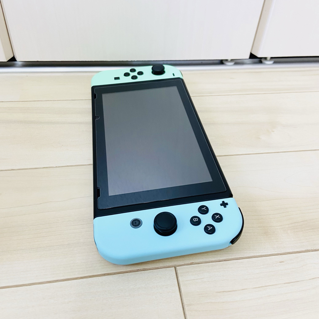 Nintendo Switch(ニンテンドースイッチ)の【未使用に近い】Nintendo Switch スイッチ　本体　どうぶつの森 エンタメ/ホビーのゲームソフト/ゲーム機本体(家庭用ゲーム機本体)の商品写真