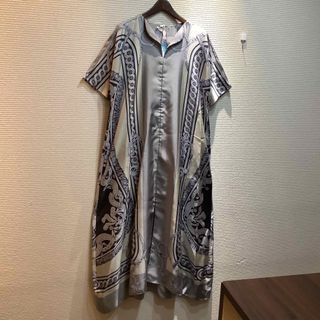 Hermes - ☆HERMES☆美品☆カレーシュ刺繍☆2way☆ワンピース☆コート Hermes - ☆HERMES☆美品☆カレーシュ刺繍☆2way☆ワンピース☆コート
