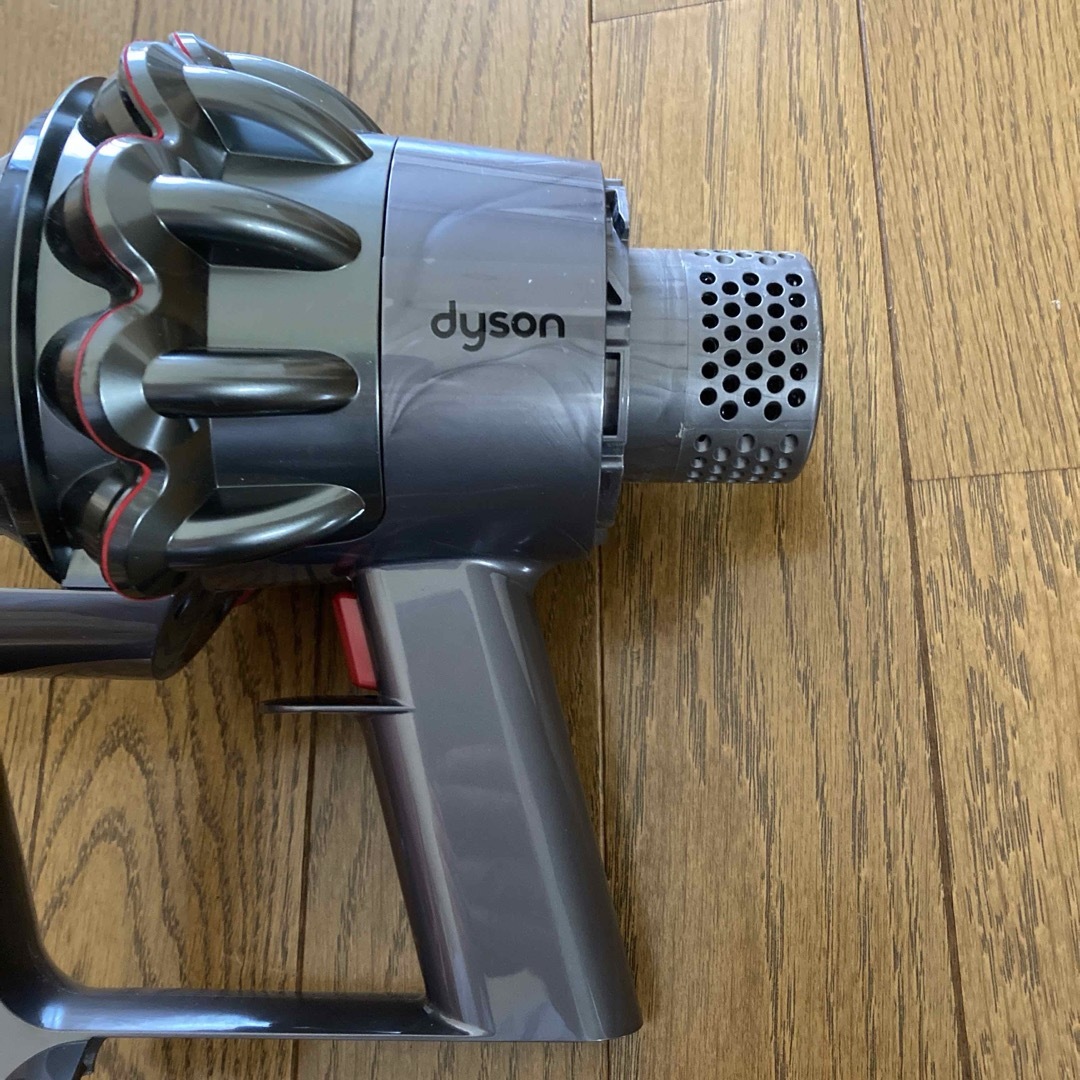 Dyson(ダイソン)の【ジャンク】Dyson コードレス 掃除機 v10本体のみ スマホ/家電/カメラの生活家電(掃除機)の商品写真