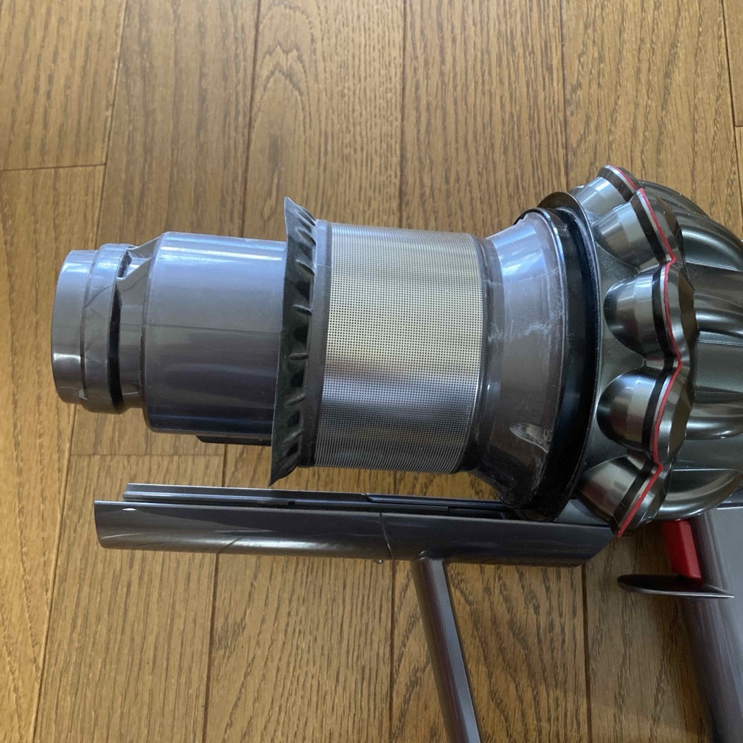 Dyson(ダイソン)の【ジャンク】Dyson コードレス 掃除機 v10本体のみ スマホ/家電/カメラの生活家電(掃除機)の商品写真