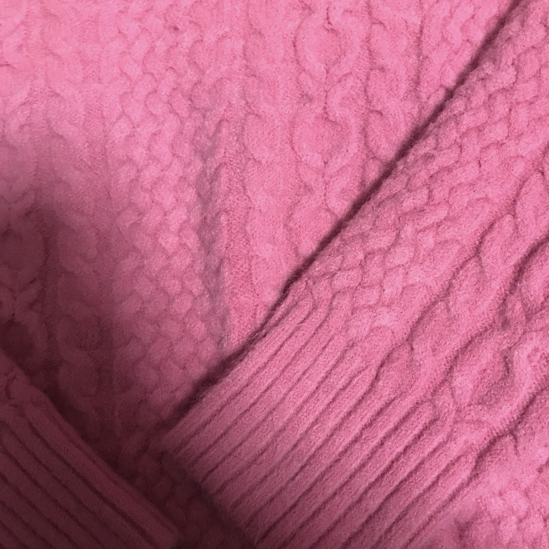 BASEMENT(ベースメント)の着用短時間2回 BASEMENT ONLINE 綺麗なピンクの Vネックニット レディースのトップス(ニット/セーター)の商品写真