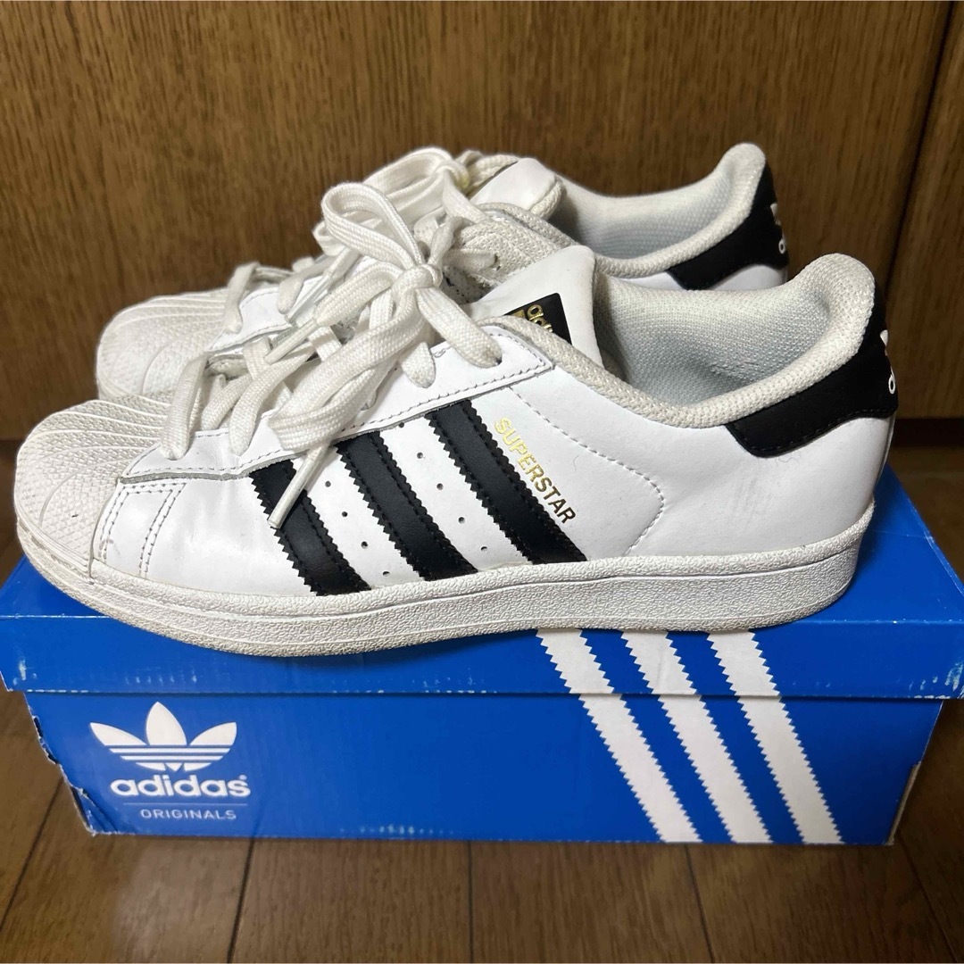 adidas(アディダス)のadidas☆SUPERSTAR J  サイズ5  アディダス　スーパースター レディースの靴/シューズ(スニーカー)の商品写真