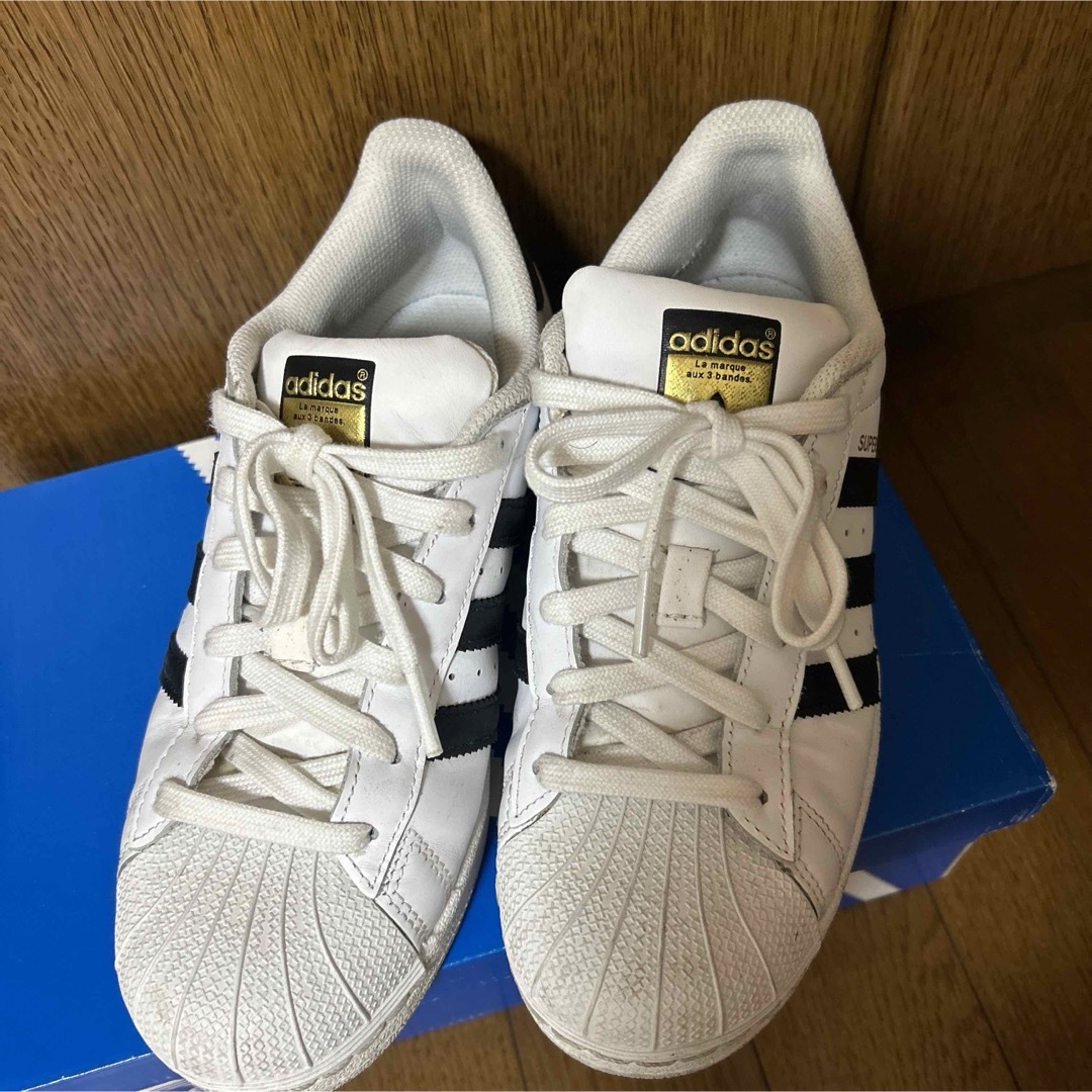 adidas(アディダス)のadidas☆SUPERSTAR J  サイズ5  アディダス　スーパースター レディースの靴/シューズ(スニーカー)の商品写真