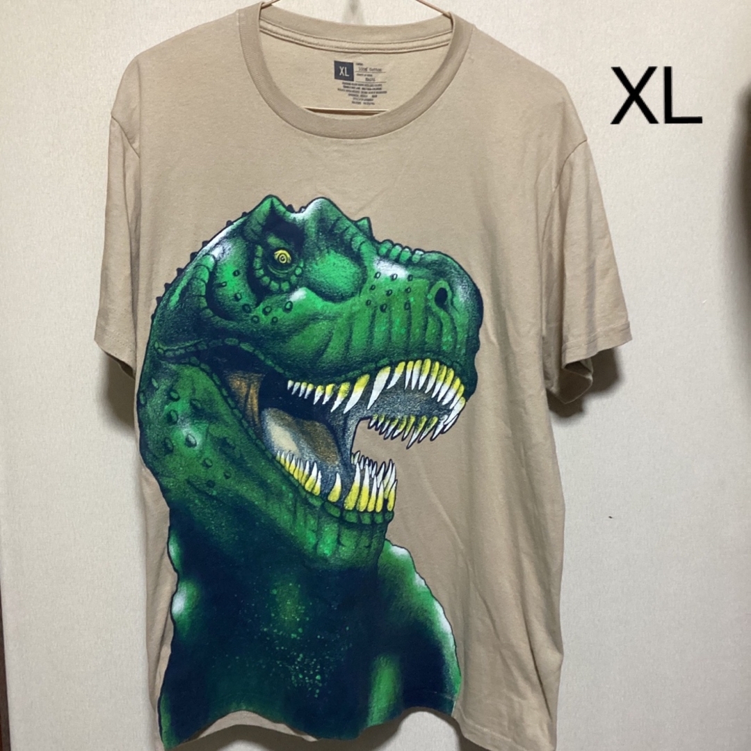 値下げ　¥5777→¥5666  恐竜Tシャツ　メンズ　XL メンズのトップス(Tシャツ/カットソー(半袖/袖なし))の商品写真