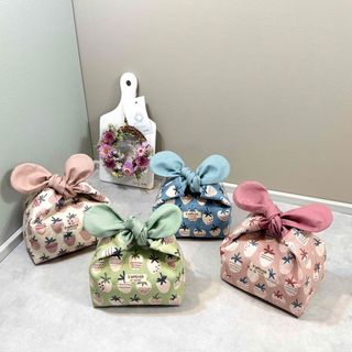 【専用】ハンドメイド　お弁当入れ　＊いちご・ブルー＆グリーン＊(その他)