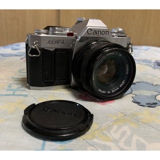 キヤノン(Canon)のキャノンAV-1 レンズ付き(フィルムカメラ)