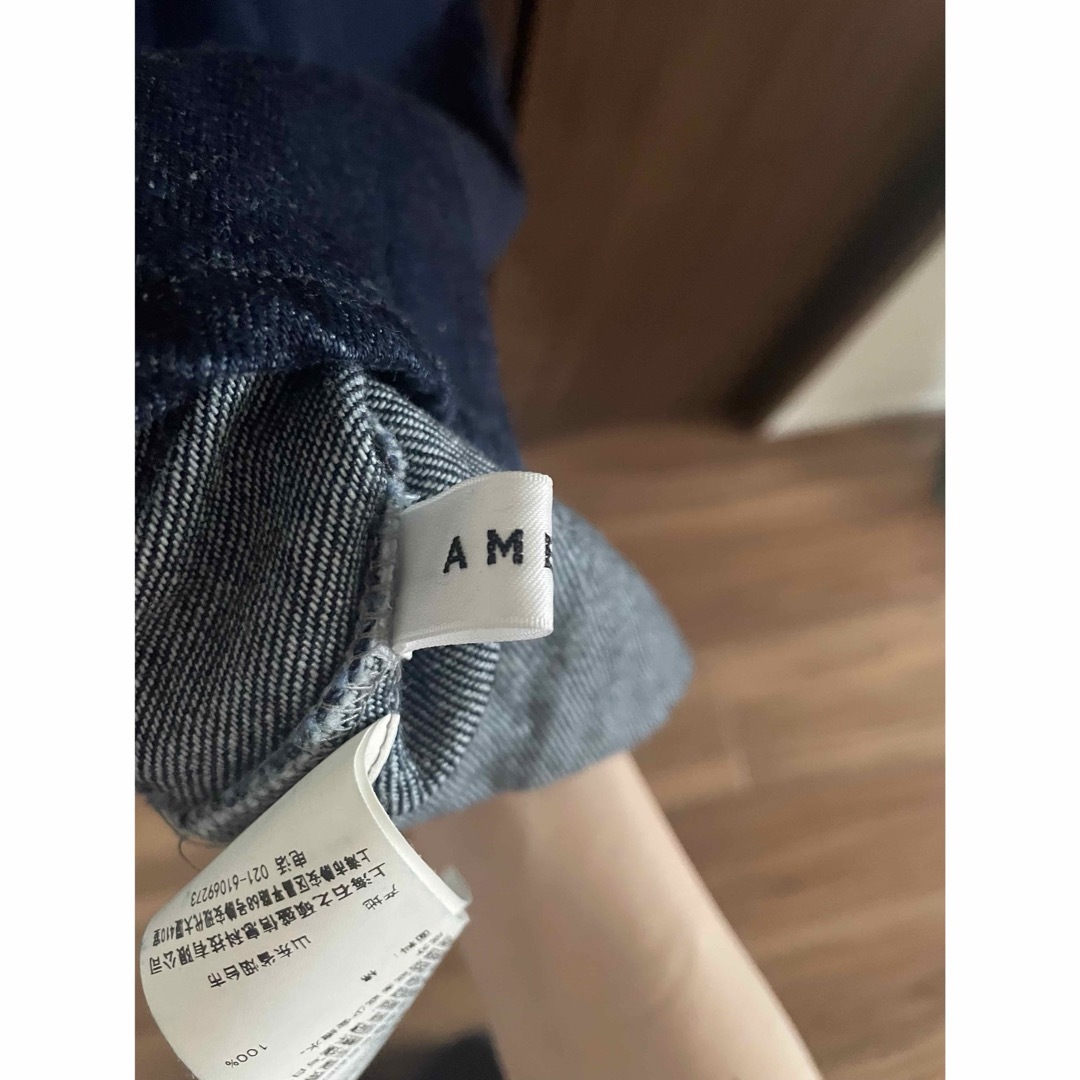 Ameri VINTAGE(アメリヴィンテージ)のAMERI  TUCK SHOULDER DENIM トップスのみ レディースのトップス(カットソー(半袖/袖なし))の商品写真