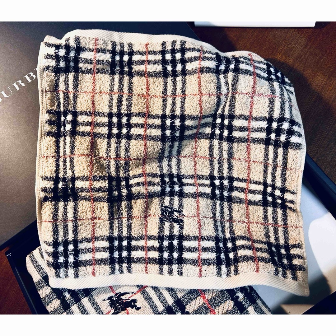 BURBERRY(バーバリー)のBURBERRY ノバチェック柄　バスマット　ウォッシュタオル 　2点 インテリア/住まい/日用品の日用品/生活雑貨/旅行(タオル/バス用品)の商品写真