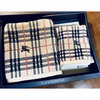 BURBERRY ノバチェック柄　バスマット　ウォッシュタオル 　2点