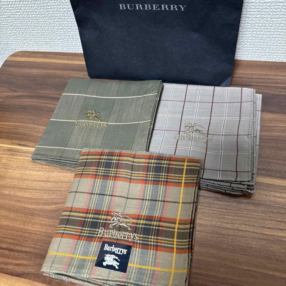 BURBERRY(バーバリー)の【未使用・送料無料】ロゴ刺繍入りノバチェックハンカチ 3枚セット ヴィンテージ メンズのファッション小物(ハンカチ/ポケットチーフ)の商品写真