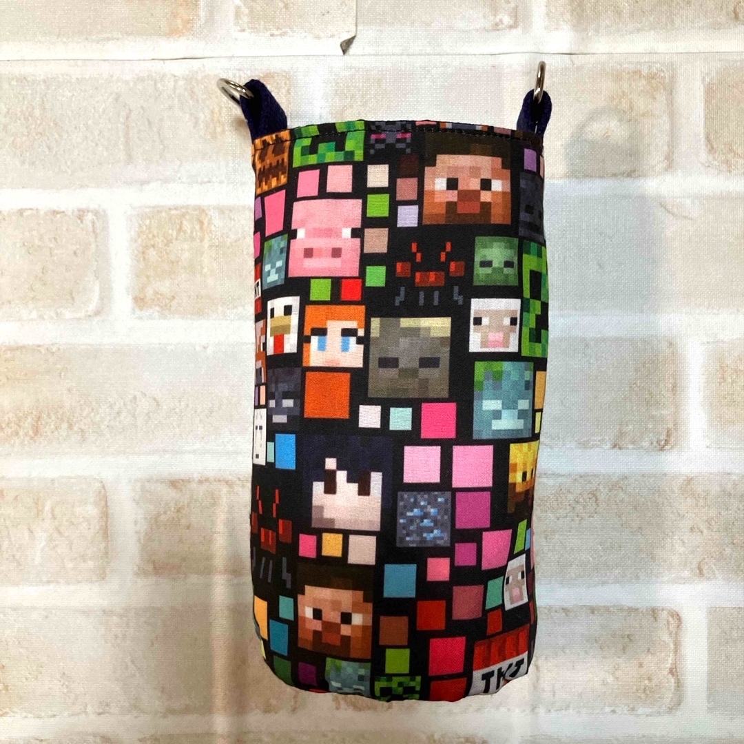 【ちょこ様　専用】水筒カバー　ハンドメイド　マインクラフト ハンドメイドのキッズ/ベビー(外出用品)の商品写真